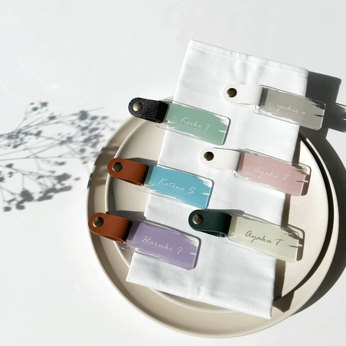 「1個から購入可能」 ペイント風アクリル席札 | 長方形・エスコートカード・ネームタグ