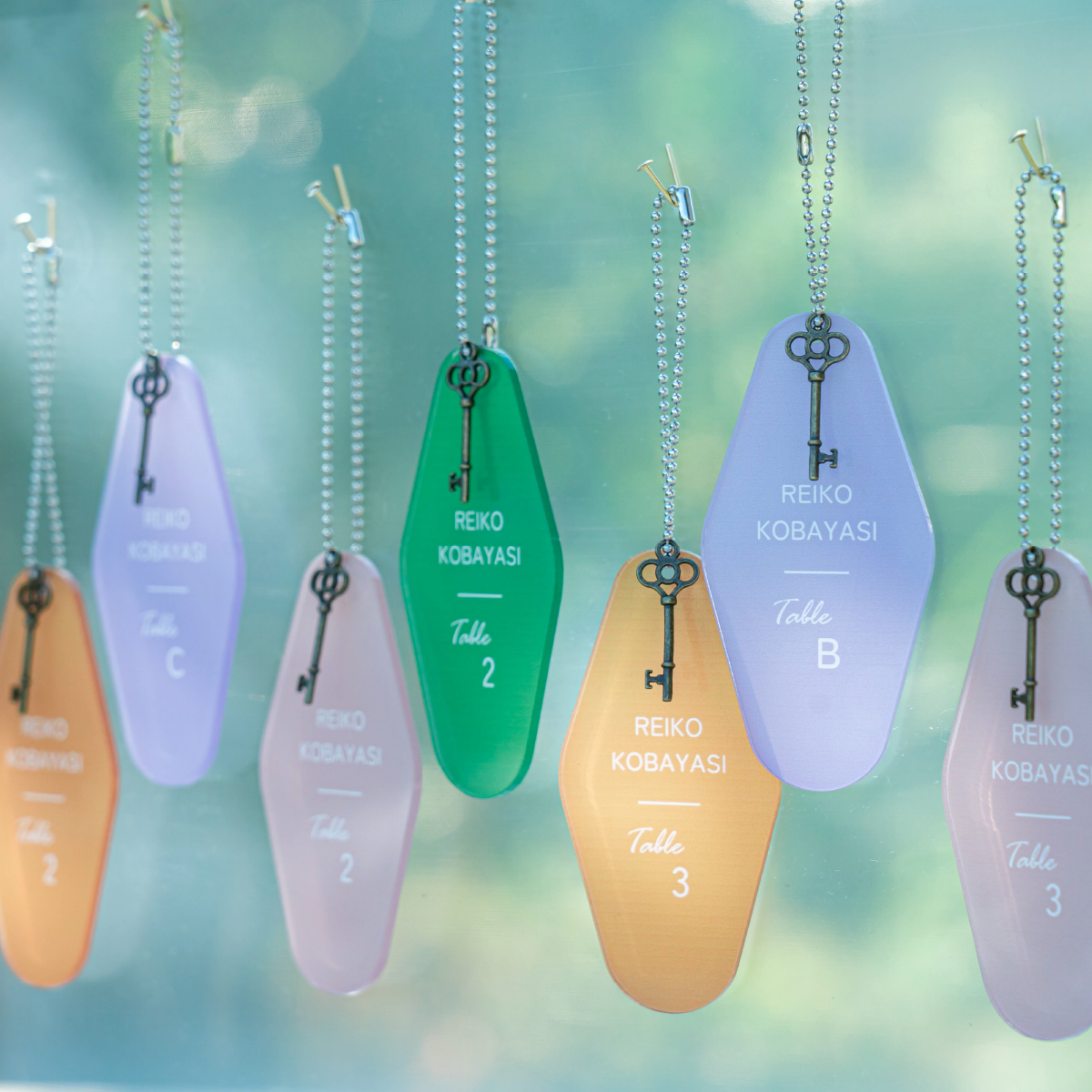 「1個から購入可能」ホテルキー席札 モーテル 挙式用 エスコートカード 席札 UV印刷 おしゃれなキーホルダー