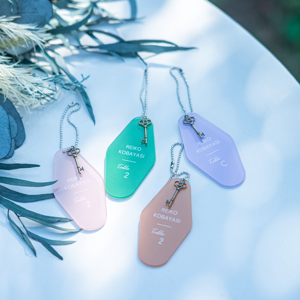 「1個から購入可能」ホテルキー席札 モーテル 挙式用 エスコートカード 席札 UV印刷 おしゃれなキーホルダー