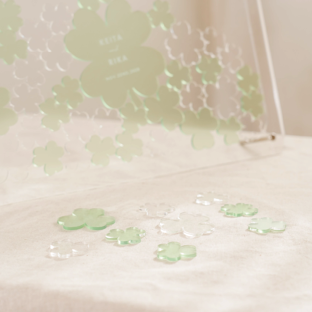 クローバードロップス — 星型ピースのゲスト参加型ウェディングボード・結婚証明書・ウェディングドロップボックス