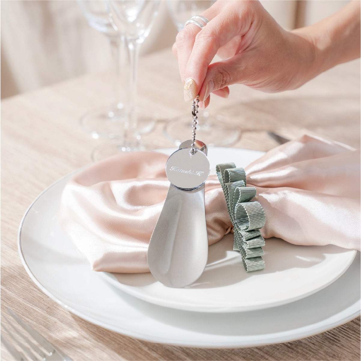 「1個から購入可能」シューホーン席札(丸型)|ボールチェーン・エスコートカード・ネームタグ・ラゲッジタグ ・靴ベラ・くつべら