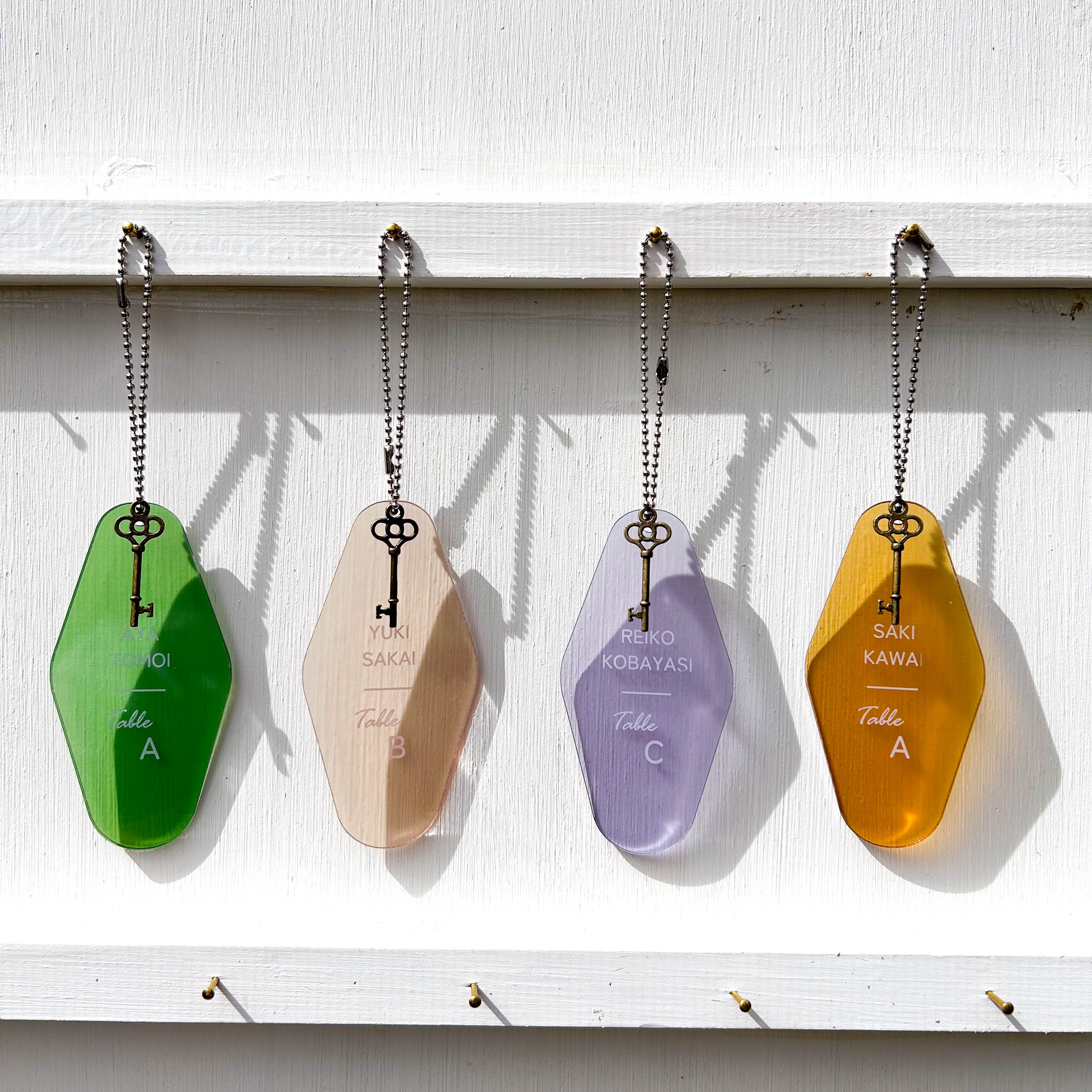 「1個から購入可能」ホテルキー席札 (クリアカラー) モーテル 挙式用 エスコートカード 席札 UV印刷 おしゃれなキーホルダー