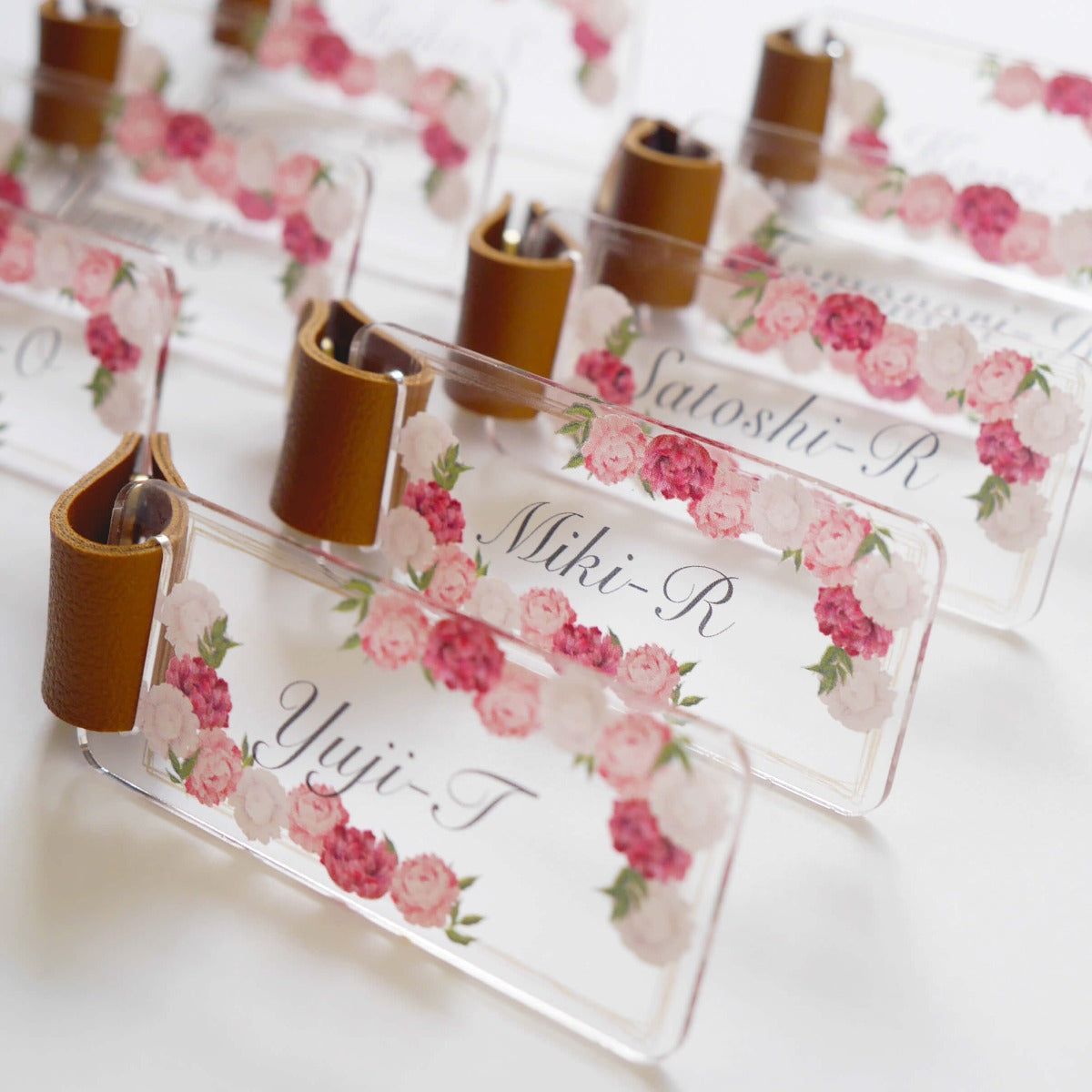「1個から購入可能」 Vibrant Petal Parade アクリル席札|長方形・エスコートカード・ネームタグ