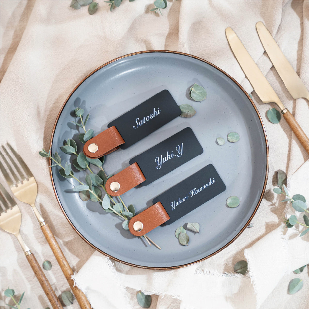 「1個から購入可能」マットブラック席札｜レザーベルト・ネームタグ・キーホルダー（長方形）｜レザーベルト・エスコートカード・ネームタグ・ラゲッジタグ ・席札