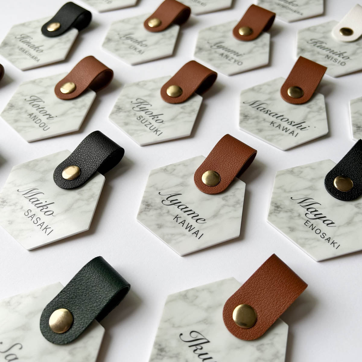 「1個から購入可能」大理石タイル風アクリル席札｜ヘキサゴン・エスコートカード・ネームタグ