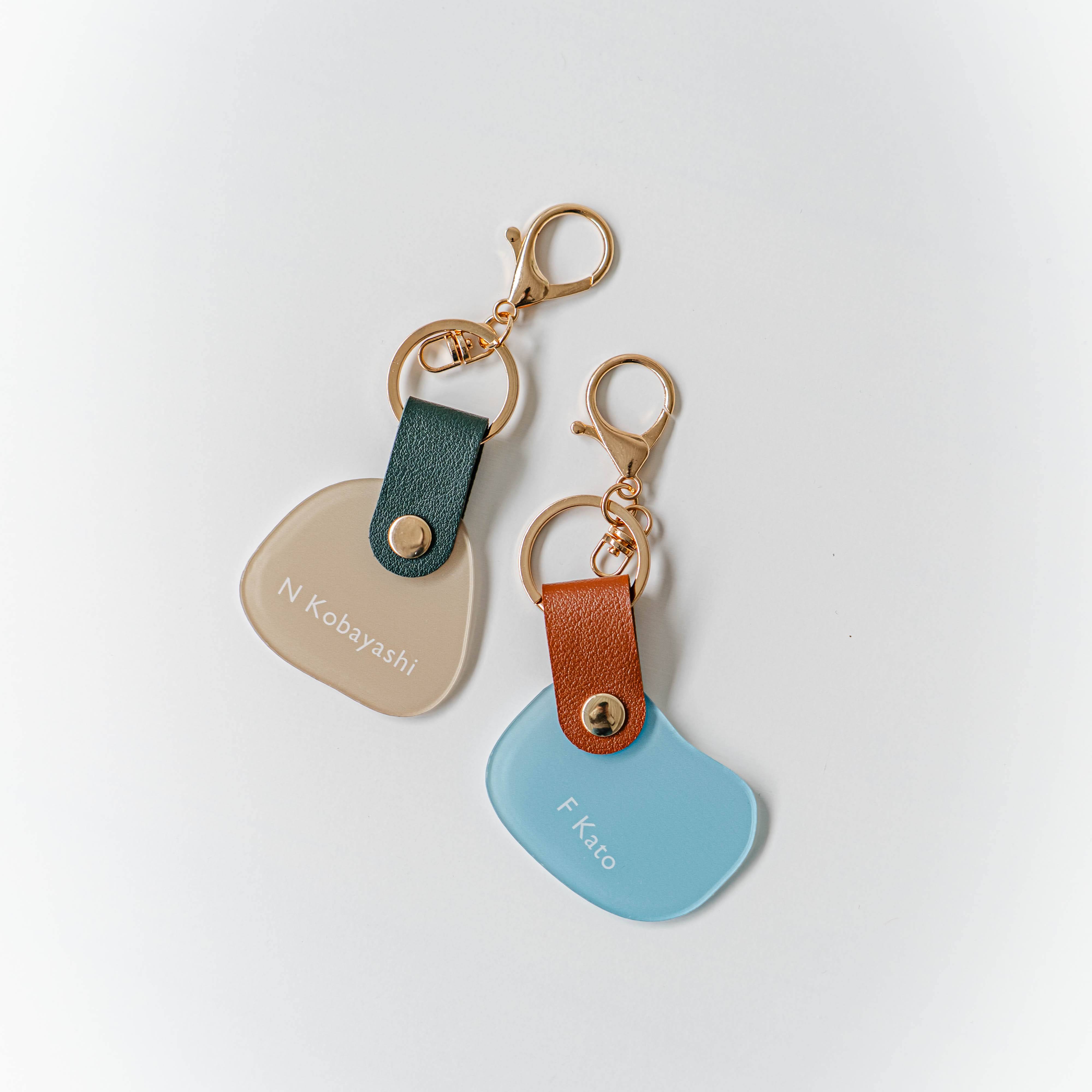 1個から購入可能」くすみカラーのアクリル席札｜エスコートカード